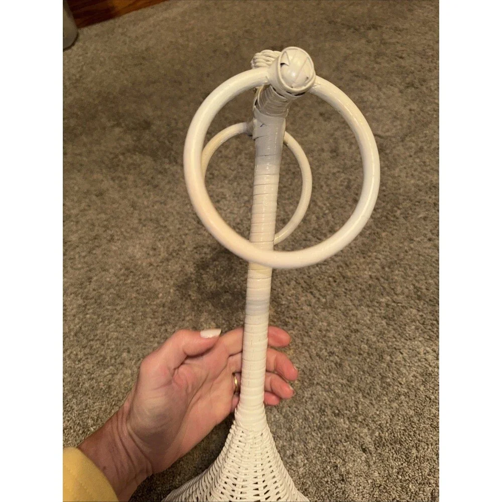 Wicker Guest Towel Holder Stand Double Rings White Tone Nautical Victorian Hobo